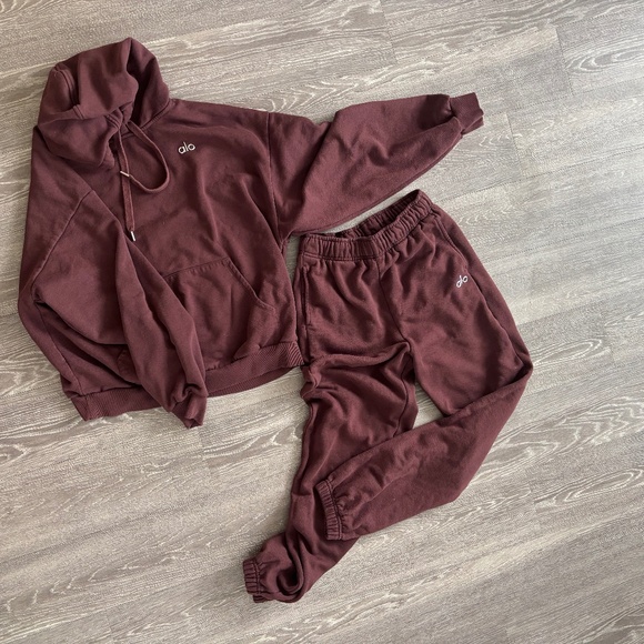 ALO Accolade Sweat Set - Picture 2 of 8